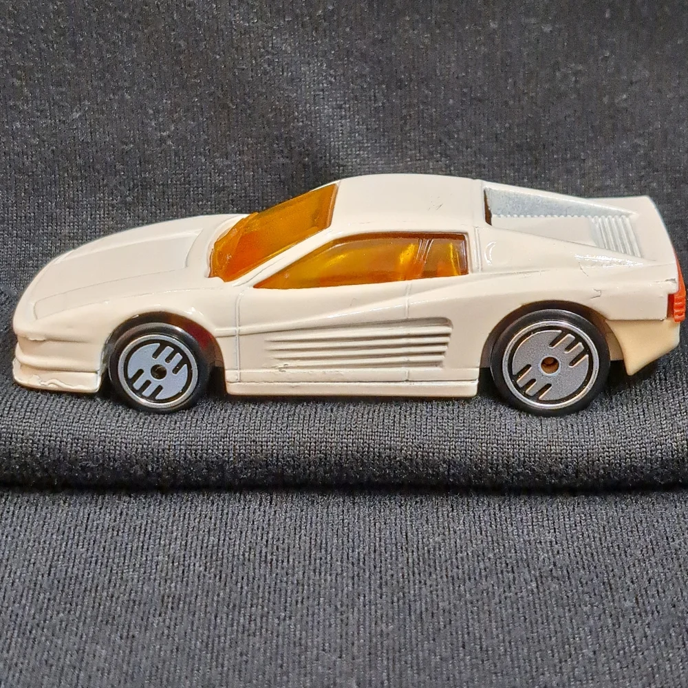 Vintage 1986 Hot Wheels Ivory Ferrari Testarossa Malaysia F8-F7‎